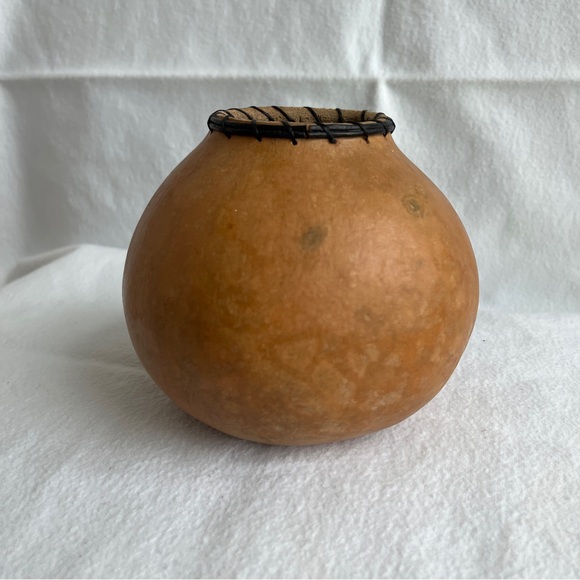 Vintage Native American gourd hand-carved falcon with turquoise artist signed JK - Picture 5 of 8